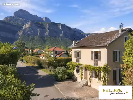 maison 8 pièces 190 m²