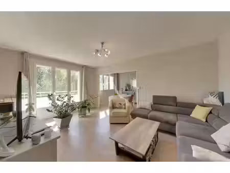 ascenseur  balcon et verdure