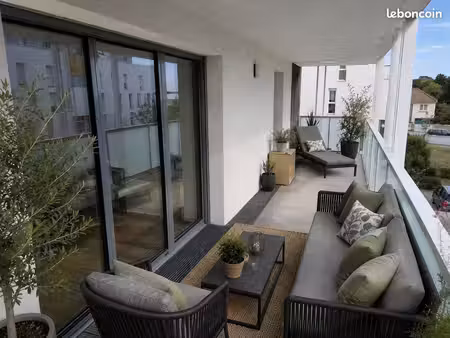 appartement t2 45m2 + terrasse 18m2  proche tramway et aéroport