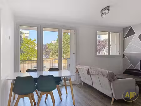 appartement t4 avec balcon - proche centre-ville de cholet