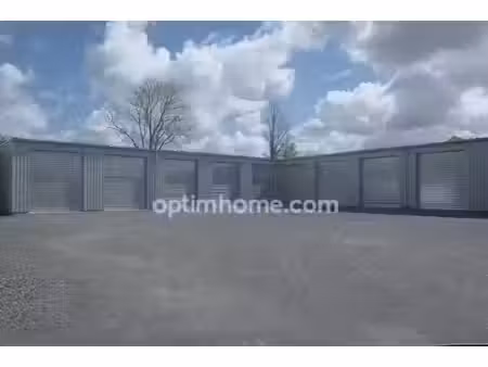 location parking 35 m² à crouay (14400)  200 €