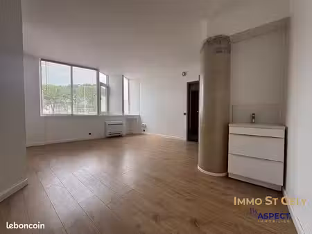 local 77 m² saint-gély-du-fesc