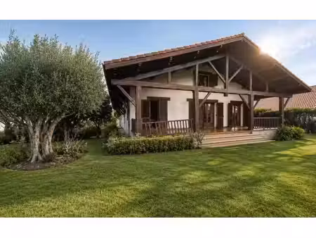 charmante maison de 135 m² à arès  6 pièces