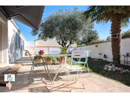 maison de plain-pied avec 3 chambres  garage et jardin à luç