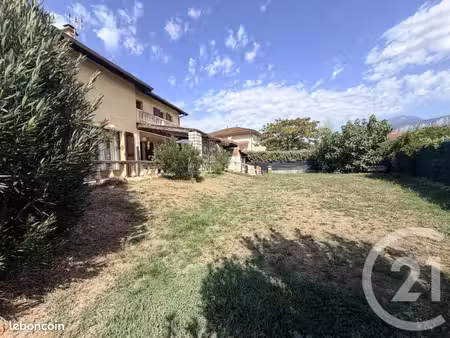 maison 5 pièces 145 m²