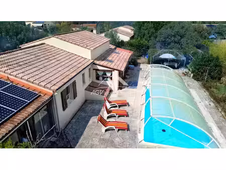 sur 1134 m² de terrain maison avec piscine
