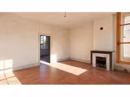 maison à rénover – 39 m² + grenier 38 m² au sol – cour