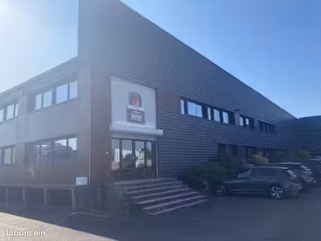 local d'activités de 3371 m²