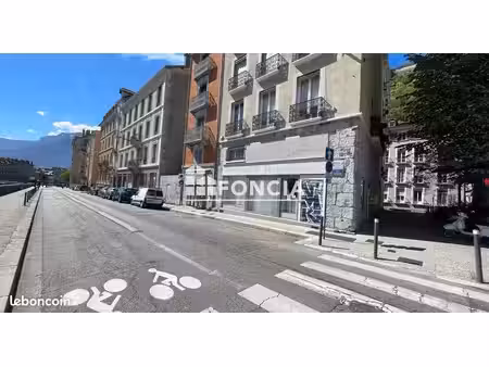 local à vendre avec belle visibilité