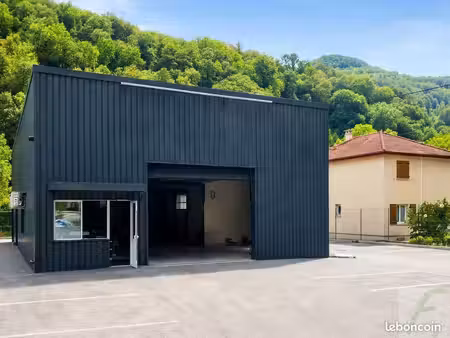 local 500 m² lancey