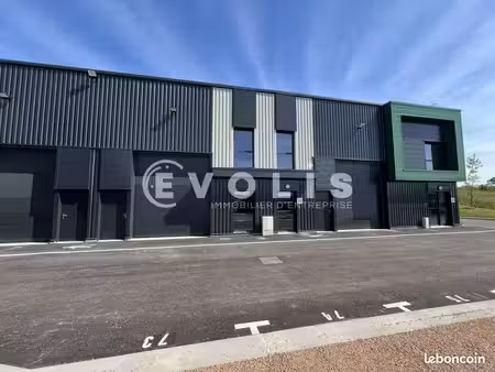 local d'activité 909 m²