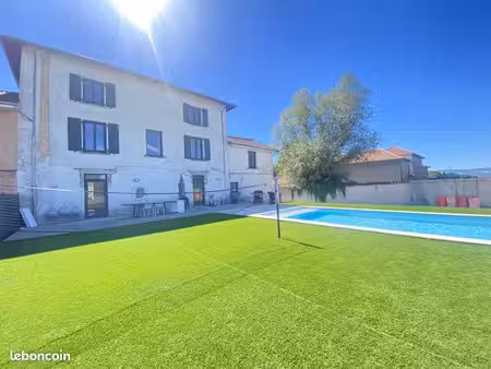 maison 8 pièces 228 m²