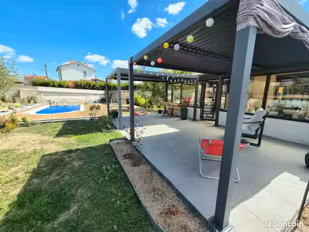 sorbiers – maison individuelle avec piscine  terrain plat. prox commerces