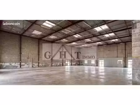 local bureaux 3 800 m²