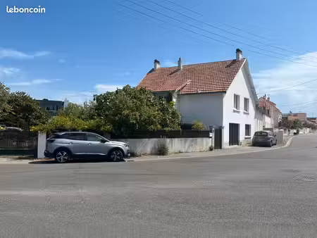 grande maison de bord de mer à rénover