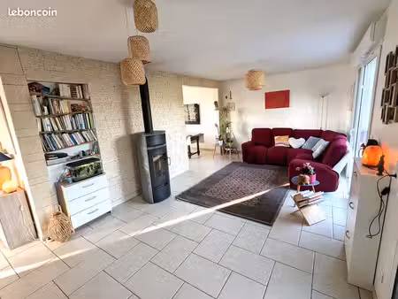 vend maison agréable à vivre – 6 pièces 110m² de plancher  jardin-verger  dépendances  san