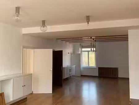 location appartement spacieux avec garage et jardin