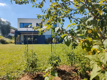 maison moderne et récente