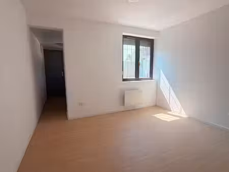 maison 1 chambre en duplex avec belle terrasse et parking