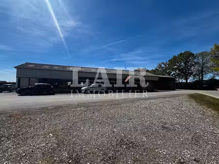local commercial 6675 m² magny le desert
