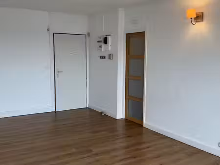 appartement t1 bis 43 m2  terrasse  cave  box fermé et sécurisé  croix fer à cheval