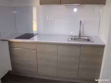 f2 45 m² – état neuf – 2 balcons – box + parking