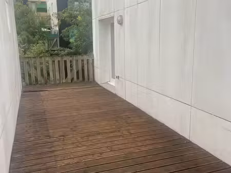 2 pièces 50m2 terrasse 23m2 métro grand palais