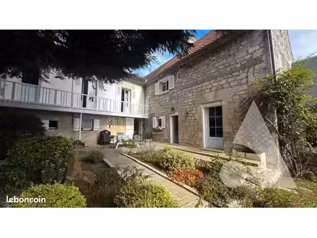 propriété 8 pièces 244 m²