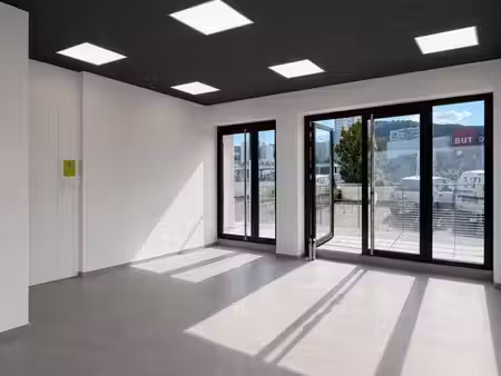 ? local professionnel neuf 35 m² – emplacement stratégique – 1 200 /mois cc