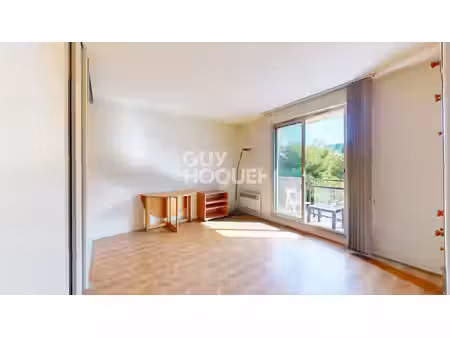studio avec balcon au calme absolu - les lilas  à deux pas du métro mairie des lilas (lign