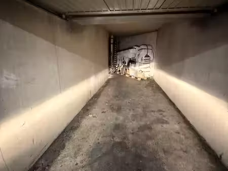 13008 bd rabattau box fermé de 21 m2 dans résidence semi réc