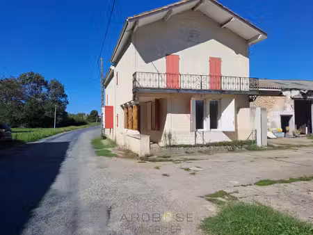 maison rénovée avec 3 chambres  garage et jardin clos