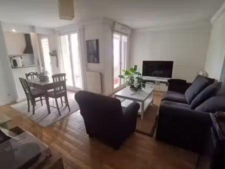 33100 bordeaux - appartement deux pieces avec balcon et parking