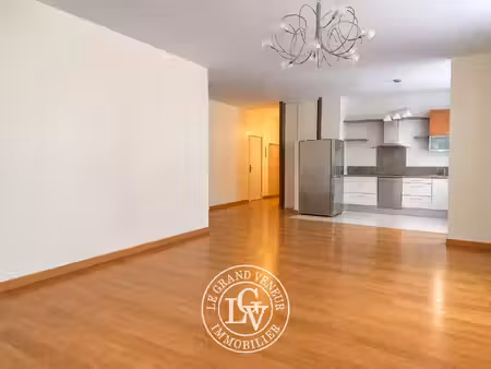 fontainebleau – hyper-centre – appartement familial de 106 m² avec ascenseur  cave et box