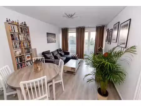 appartement t3 avec terrasse joue les tours