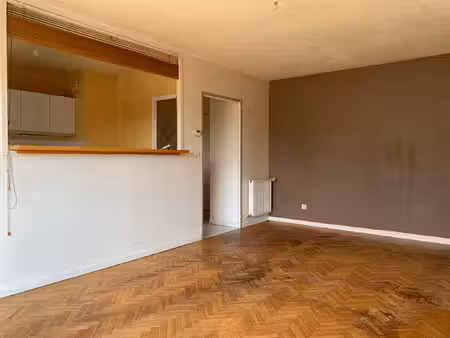 neuville-sur-saône centre ? t2 de 47 50 m² ? balcon plein sud ? vue dégagée