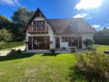 maison t7 de 158 m² sur terrain plat de 1400 m² avec double garage et carport à blaru
