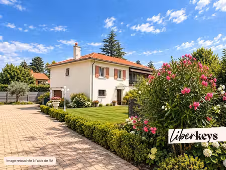 spacieuse maison familiale de 6 pièces de 163 m2 avec jardin arboré- calme absolu-lissieu