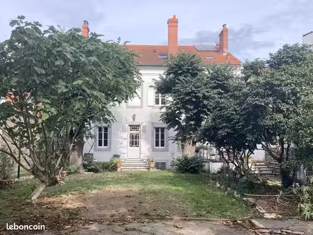 appartement rénové 133 m2 avec jardin 680 m2 et garage plein centre ville