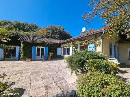 propriété 8 pièces 210 m²