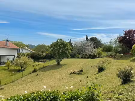 terrain constructible de 713 m² – accès indépendant