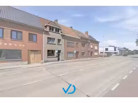 ruime woning met 4 slaapkamers en grote tuin nabij het ce...