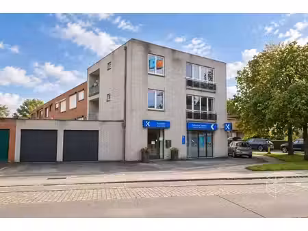 lichtrijk hoekappartement met 2 slaapkamers en terras op ...