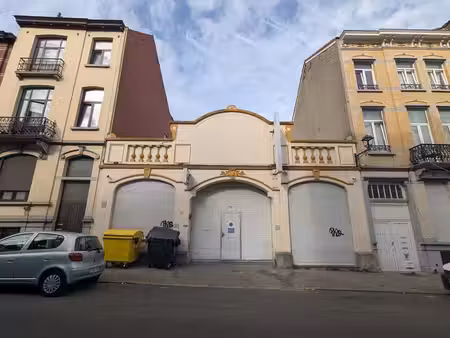 entrepôt de +/- 1500m²