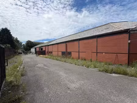 entrepôt exceptionnel de 3500 m² 4 entrees