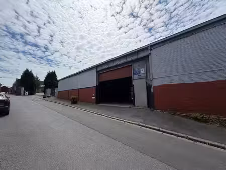 entrepôt exceptionnel de 3500 m² 4 entrees
