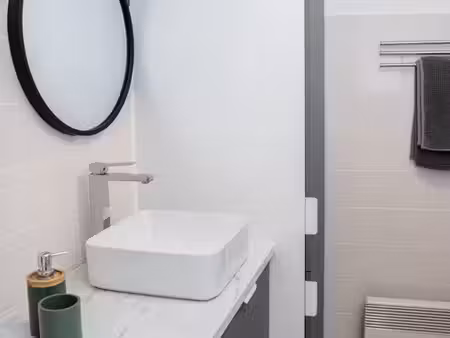 studio meublé rénové ~25m² + mezzanine  place du terreau manosque