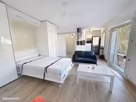 t2 meublé avec terrasse et stationnement