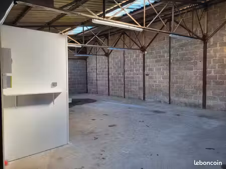 hangar 80 m²