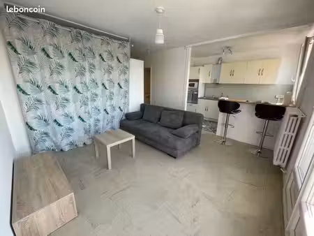 à louer studio meublé 32m2 avec coin « chambre » à amiens (quartier de la citadelle)